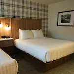 Travelodge By Wyndham Niagara Falls At The Falls